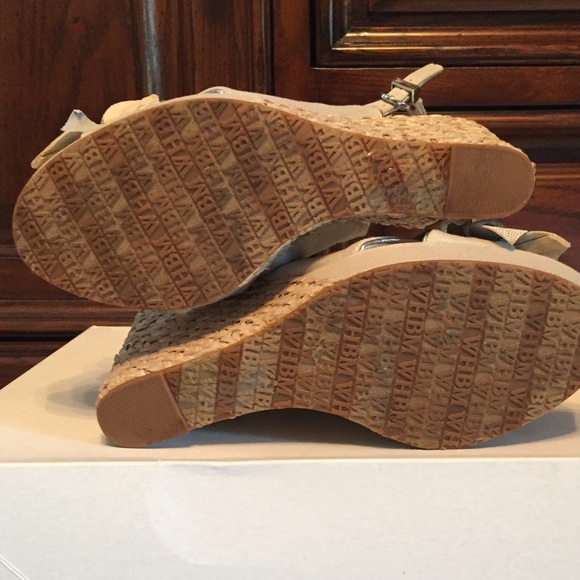 Like new! White House Black Market shoes - Picture 8 of 8